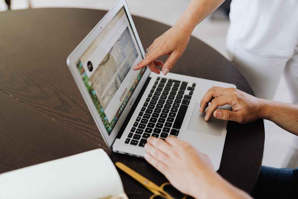 Two people eetting up an online store