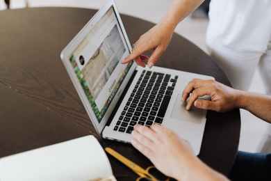 Two people eetting up an online store